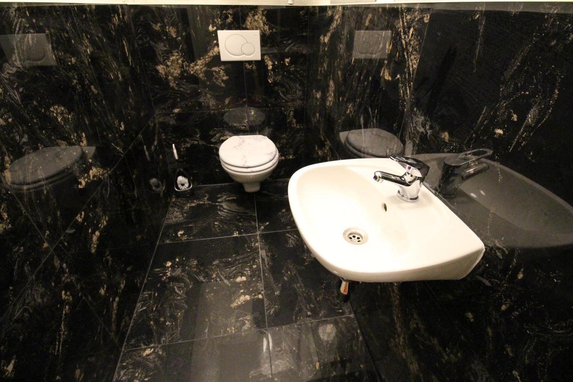 Zx Quad Room In Meidling Wien Exterior foto